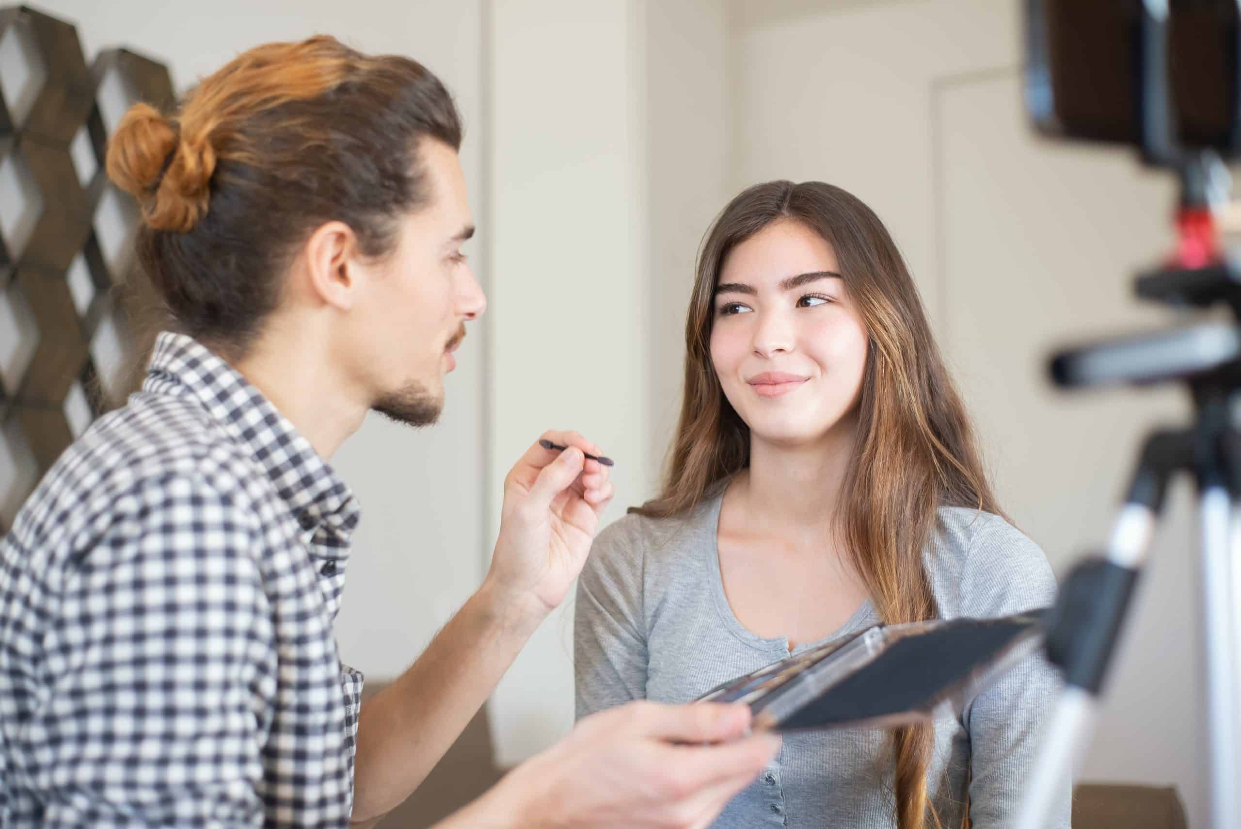 How to become a celebrity makeup artist