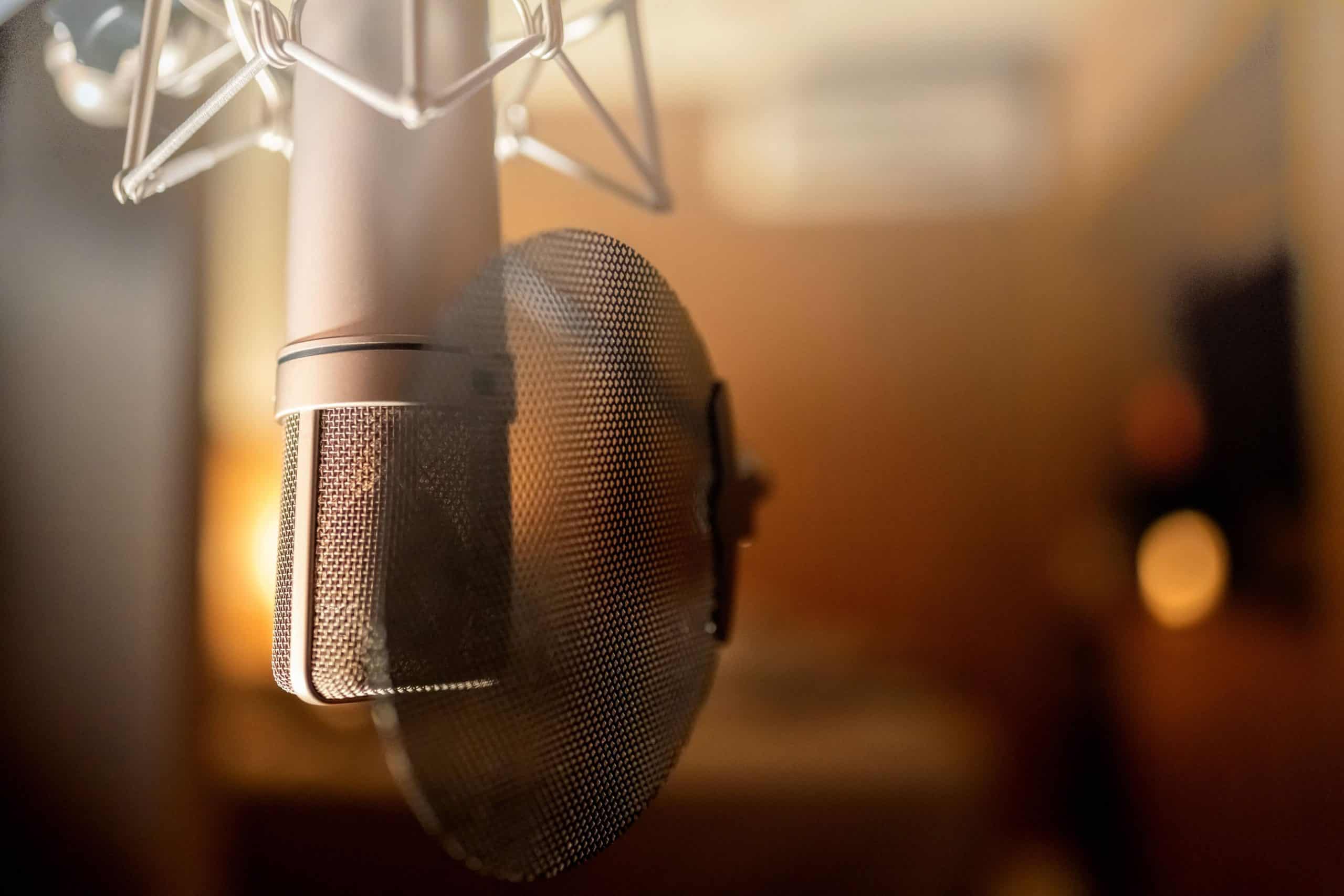 How to choose the right voiceover mic